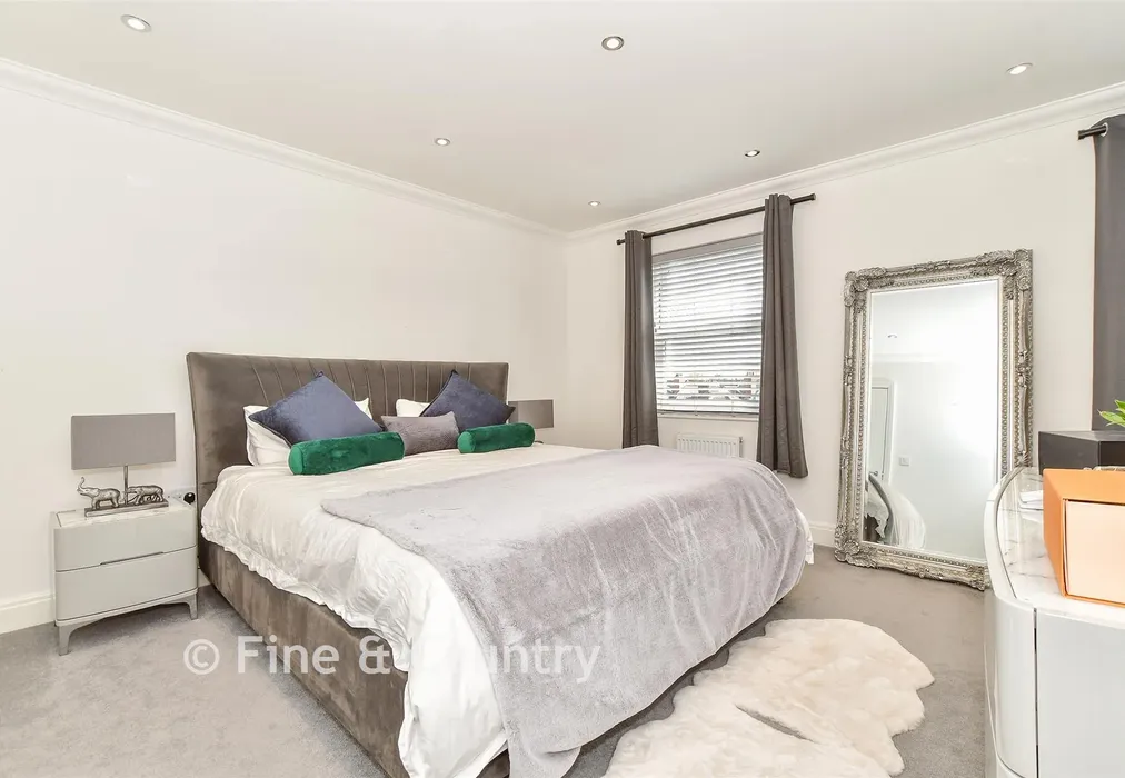 Bedroom 1 - St. John's Road, Tunbridge Wells, Kent - Wards of Kent