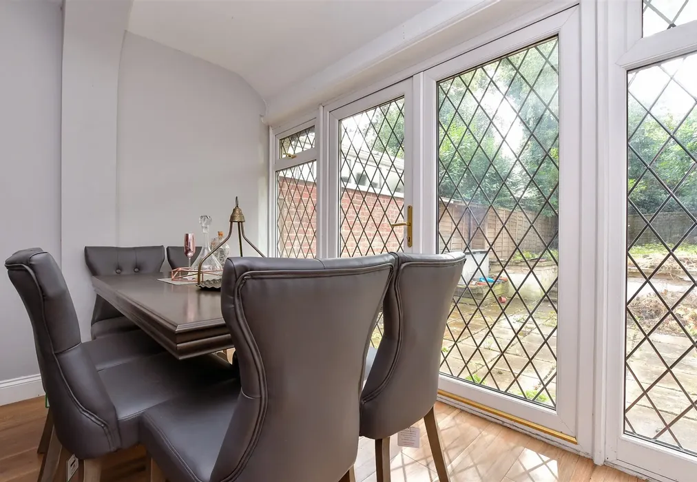 Lounge/Diner - Foxley Lane, Purley, Surrey - Wards of Kent