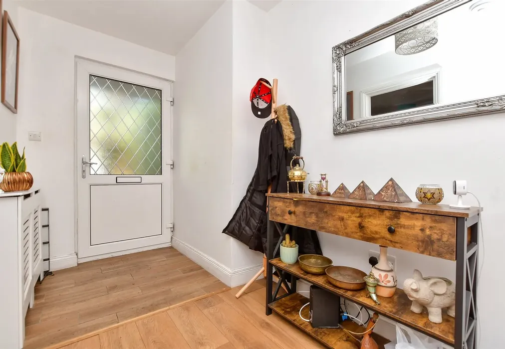 Entrance Hall - Foxley Lane, Purley, Surrey - Wards of Kent
