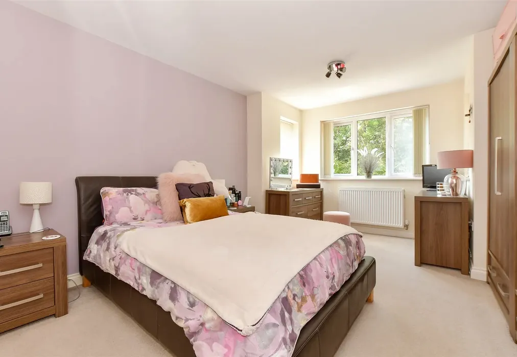 Bedroom 1 - Hooke Close, Freshwater, Isle of Wight - Wards of Kent