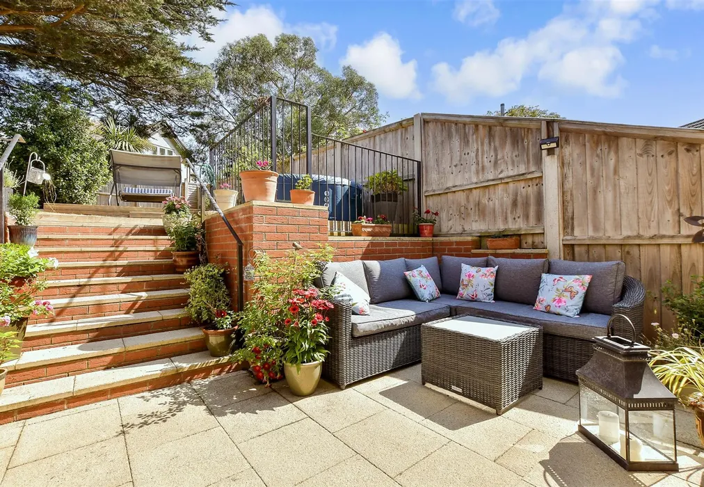 External Lifestyle Photograph - Hooke Close, Freshwater, Isle of Wight - Wards of Kent