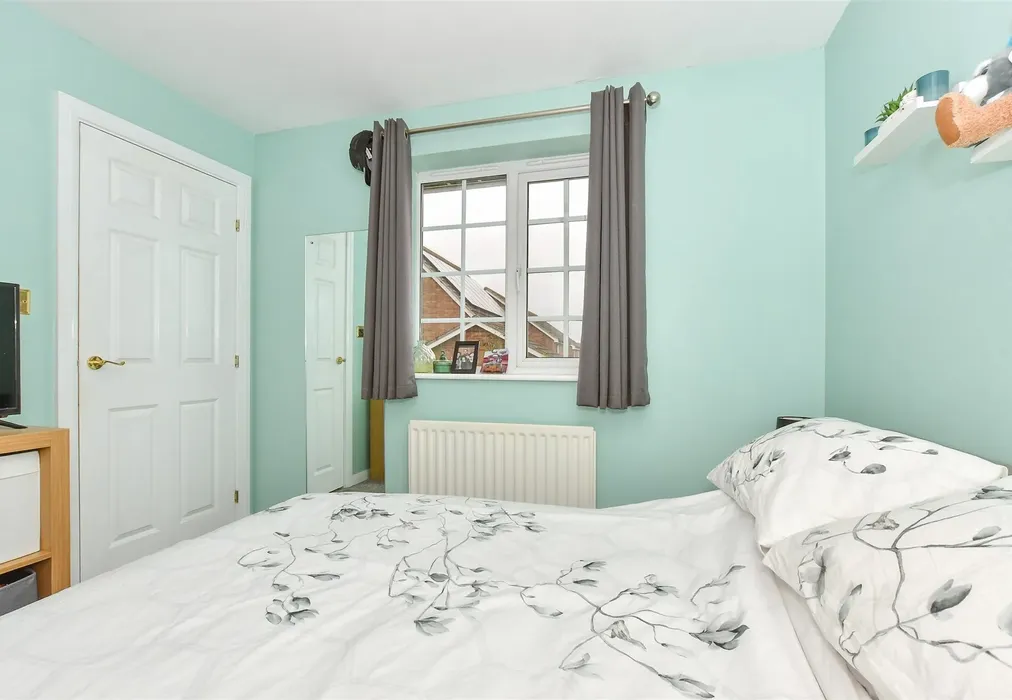 Bedroom 2 - Penny Cress Road, Minster On Sea, Sheerness, Kent - Wards of Kent