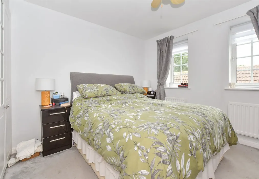 Bedroom 1 - Penny Cress Road, Minster On Sea, Sheerness, Kent - Wards of Kent