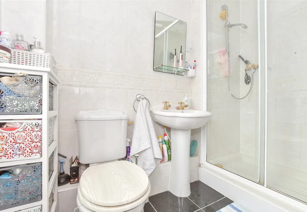 En-Suite Shower Room - Penny Cress Road, Minster On Sea, Sheerness, Kent - Wards of Kent