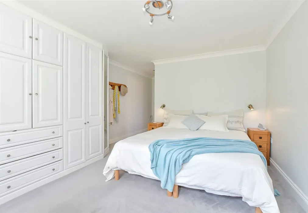 Main Bedroom - The Street, Adisham, Canterbury, Kent - Wards of Kent