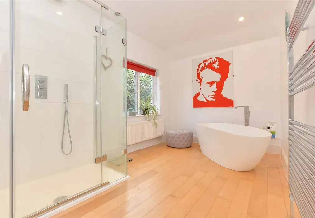 Family Bath/Shower Room - Calleywell Lane, Aldington, Ashford, Kent - Wards of Kent