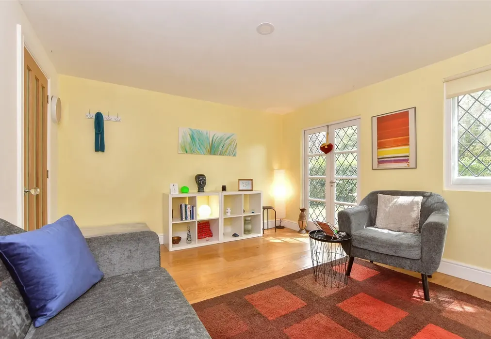 Room 1 - Calleywell Lane, Aldington, Ashford, Kent - Wards of Kent