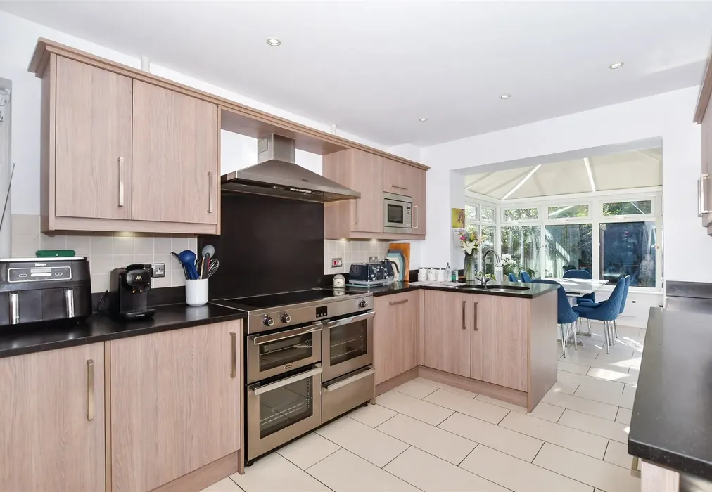 Kitchen - Lambourne Drive, Kings Hill, West Malling, Kent - Wards of Kent