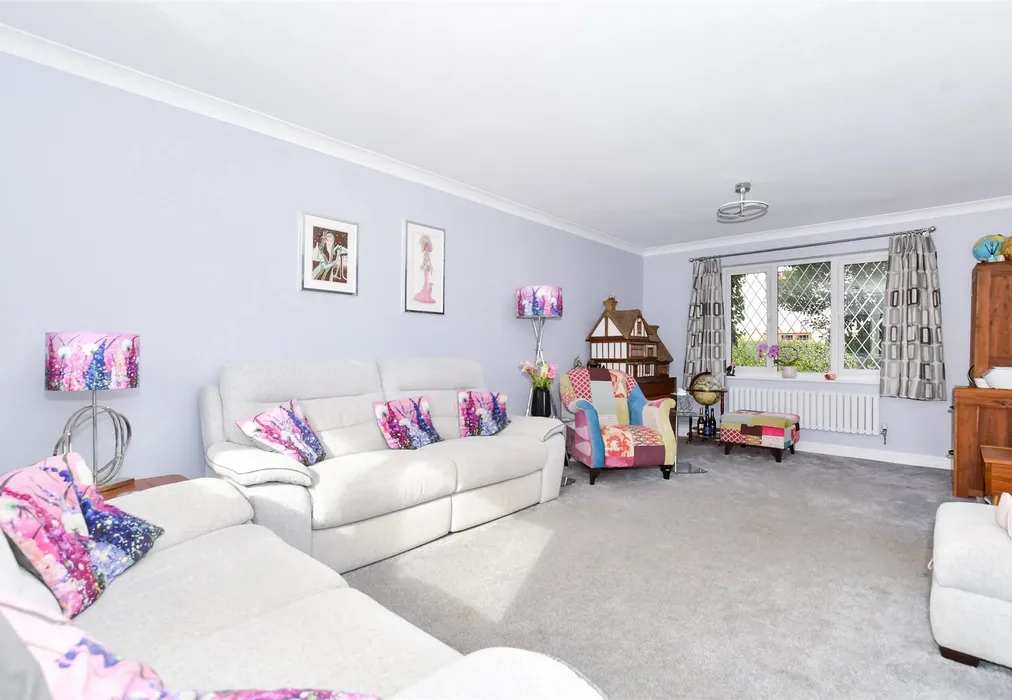 Lounge - Lambourne Drive, Kings Hill, West Malling, Kent - Wards of Kent
