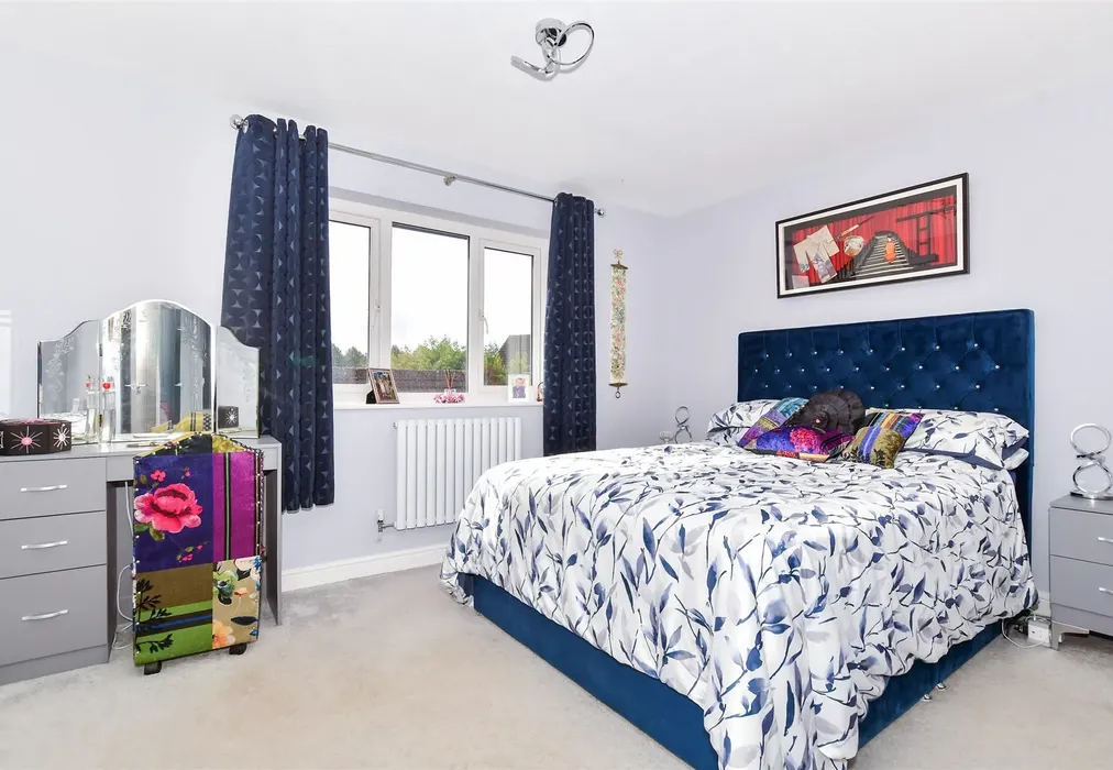 Bedroom 1 - Lambourne Drive, Kings Hill, West Malling, Kent - Wards of Kent