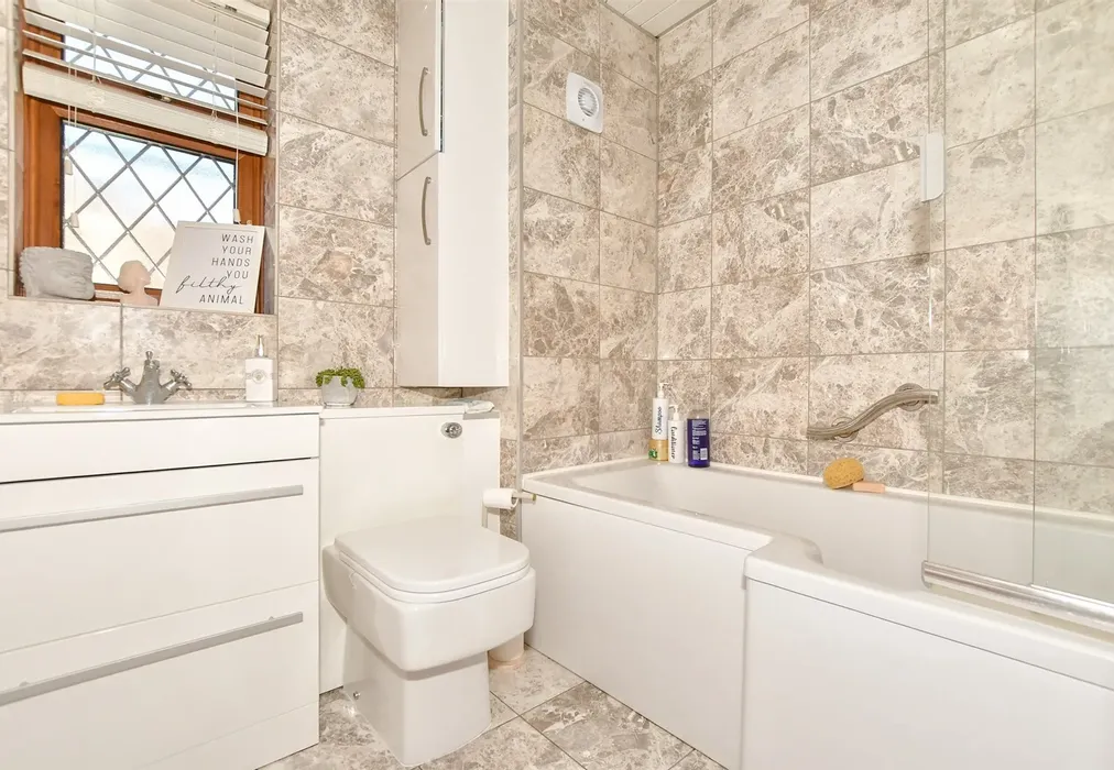 Bathroom - Lade Fort Crescent, Lydd On Sea, Kent - Wards of Kent