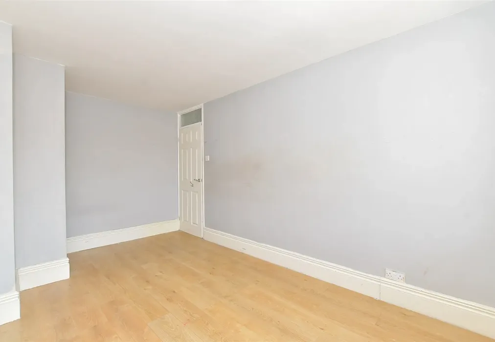 Bedroom 1 - Farmlea Road, Portsmouth, Hampshire - Wards of Kent
