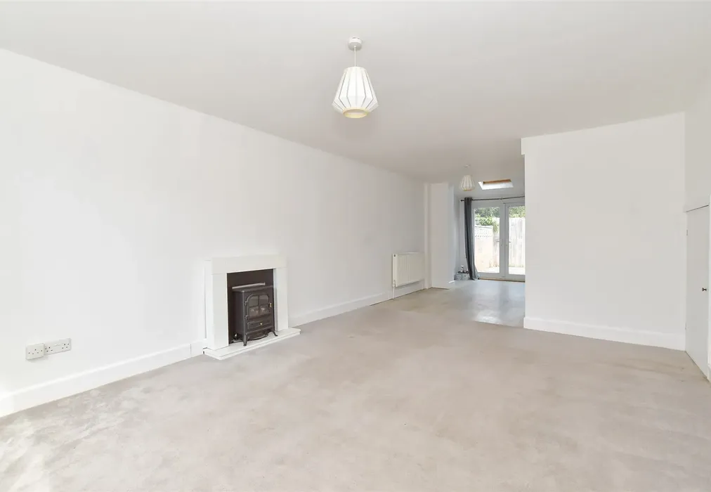 Lounge - Farmlea Road, Portsmouth, Hampshire - Wards of Kent