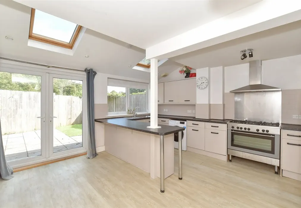Kitchen/Dining Area - Farmlea Road, Portsmouth, Hampshire - Wards of Kent