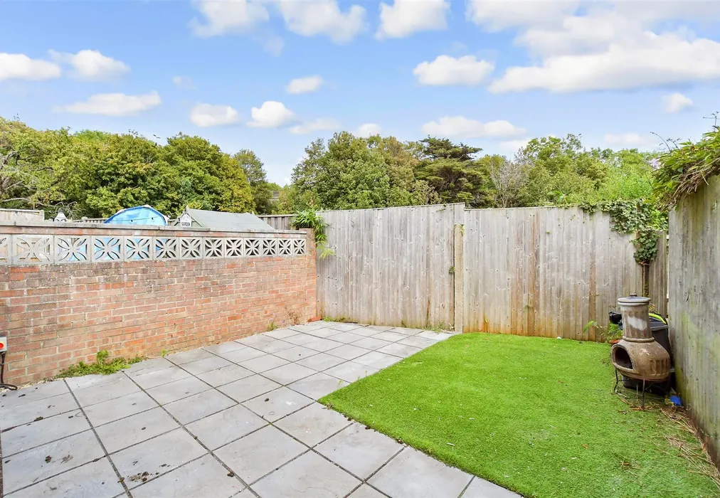 Rear Garden - Farmlea Road, Portsmouth, Hampshire - Wards of Kent