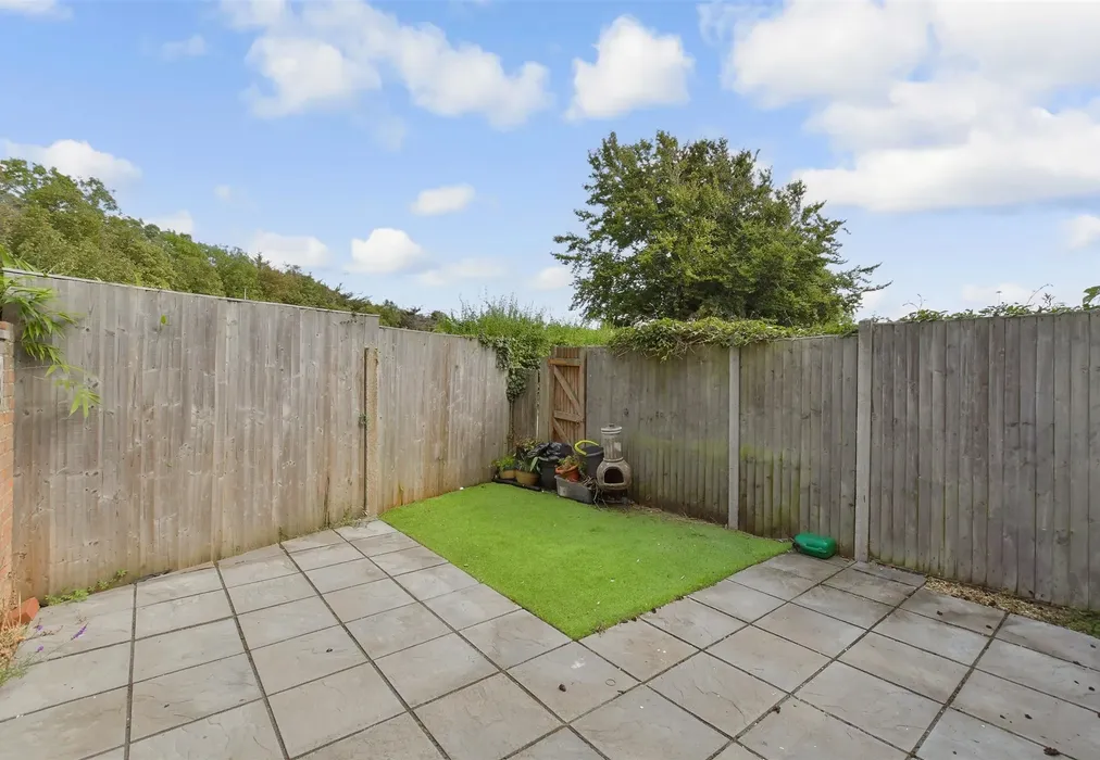 Rear Garden - Farmlea Road, Portsmouth, Hampshire - Wards of Kent