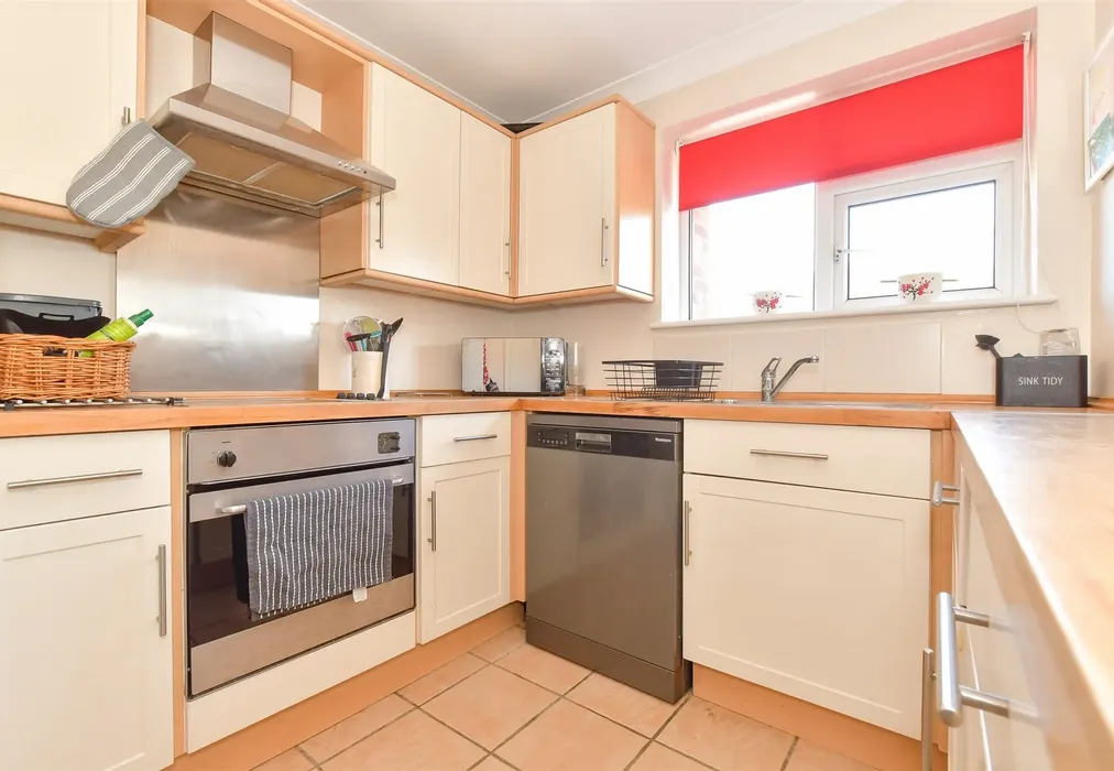 Kitchen - East Lodge Park, Portsmouth, Hampshire - Wards of Kent