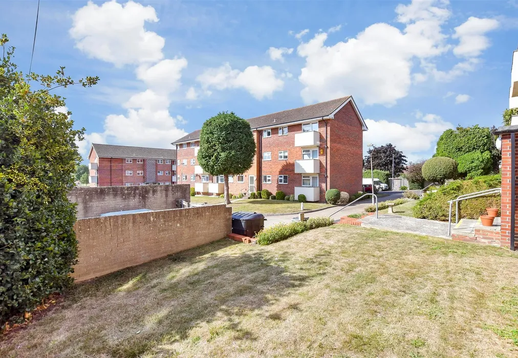 Communal Gardens - East Lodge Park, Portsmouth, Hampshire - Wards of Kent