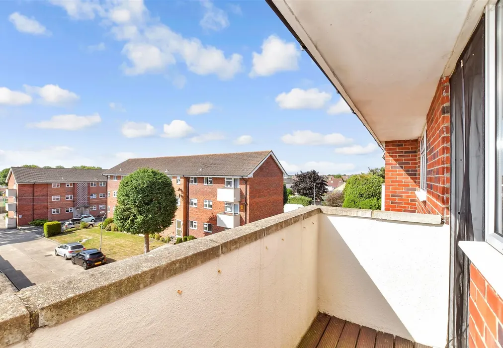 Balcony / Terrace - East Lodge Park, Portsmouth, Hampshire - Wards of Kent