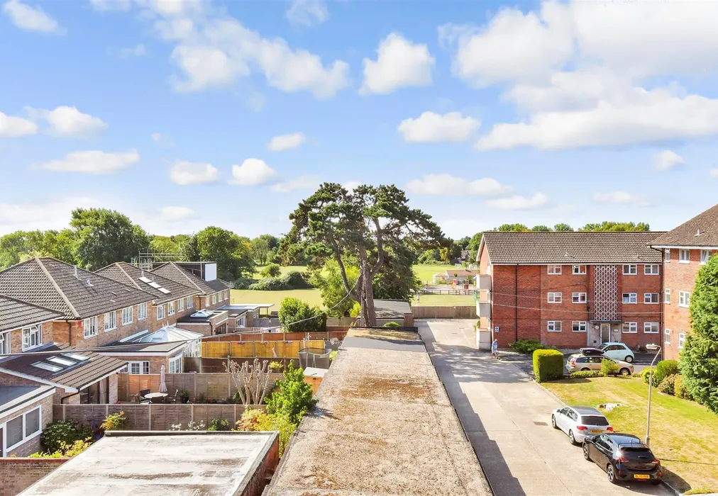 Views To Front - East Lodge Park, Portsmouth, Hampshire - Wards of Kent