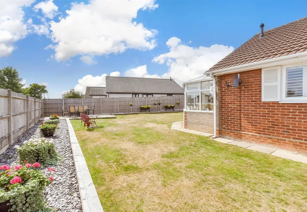 Side Garden - Rosemary Way, Horndean, Waterlooville, Hampshire - Wards of Kent