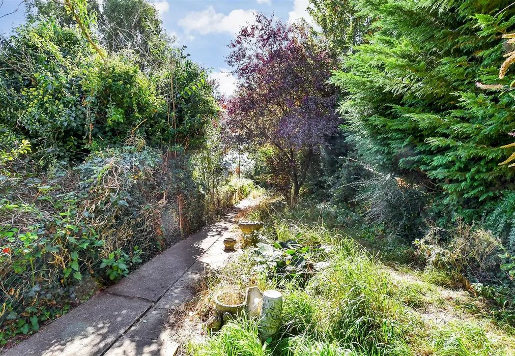 Rear Garden - Tonbridge Road, Maidstone, Kent - Wards of Kent