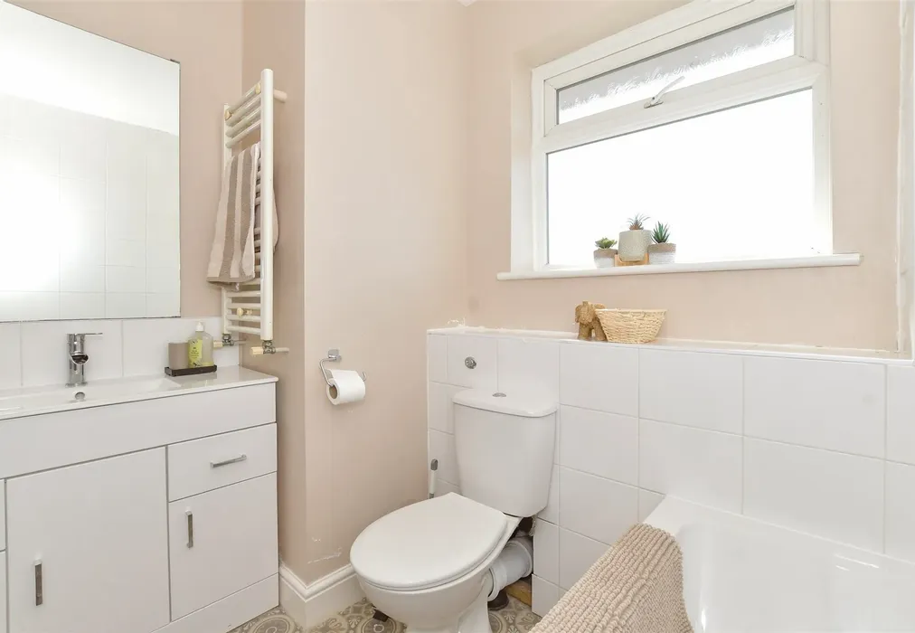 Bathroom - Aldsworth Close, Portsmouth, Hampshire - Wards of Kent
