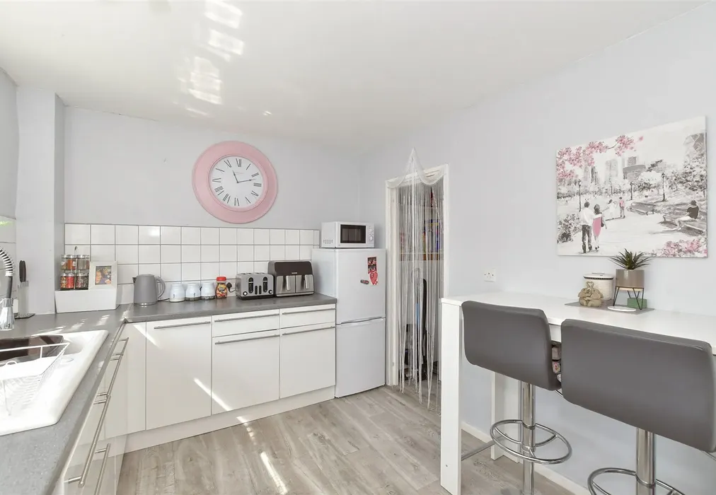 Kitchen - Aldsworth Close, Portsmouth, Hampshire - Wards of Kent