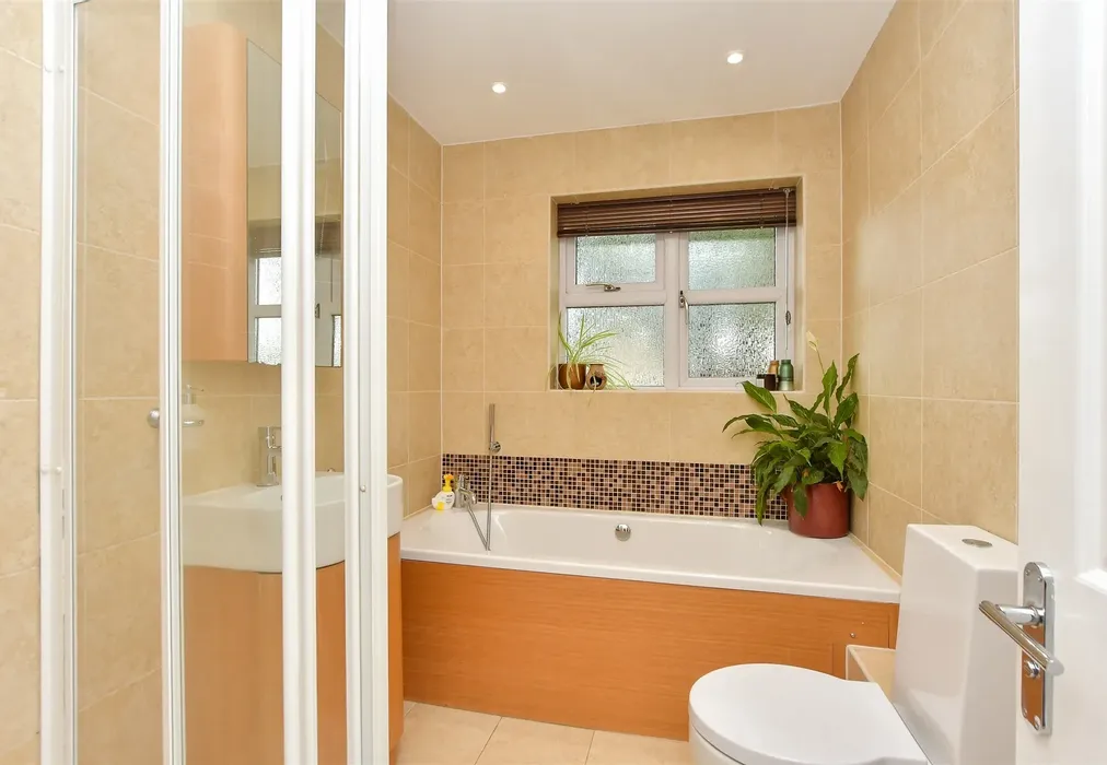 Bathroom - The Everglades, Hempstead, Gillingham, Kent - Wards of Kent