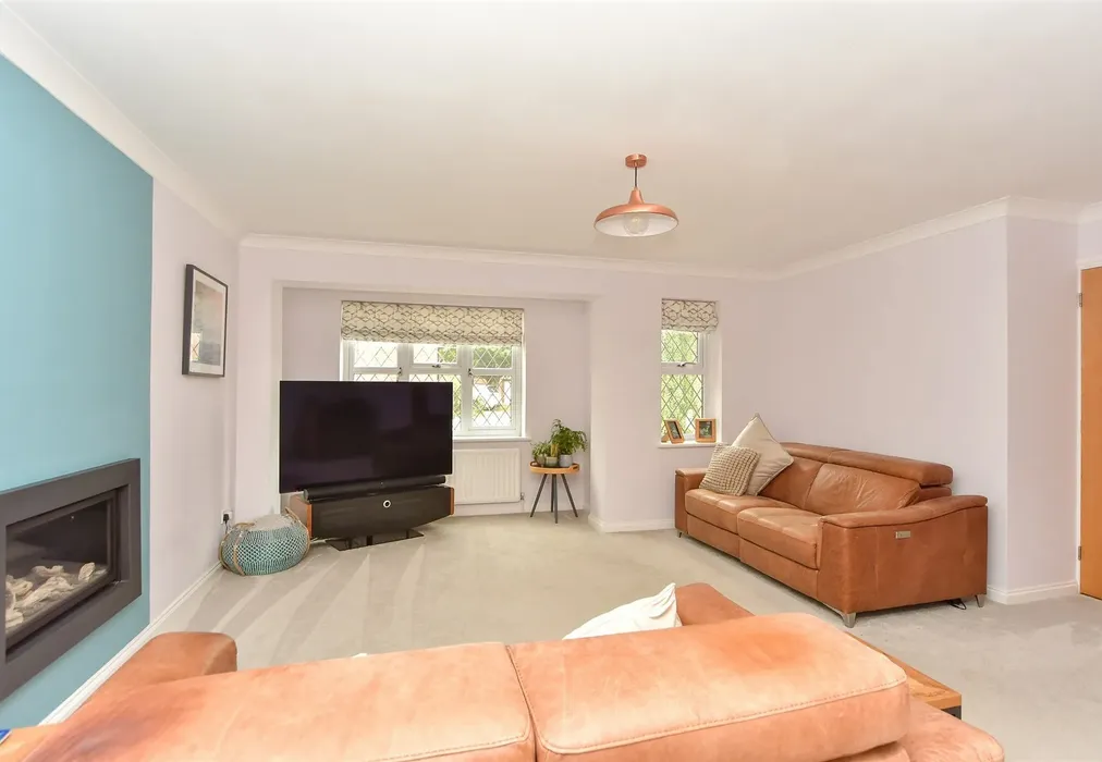 Lounge - The Everglades, Hempstead, Gillingham, Kent - Wards of Kent