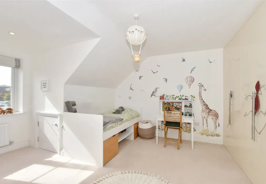 Bedroom 2 - Clockfield, Turners Hill, West Sussex - Wards of Kent