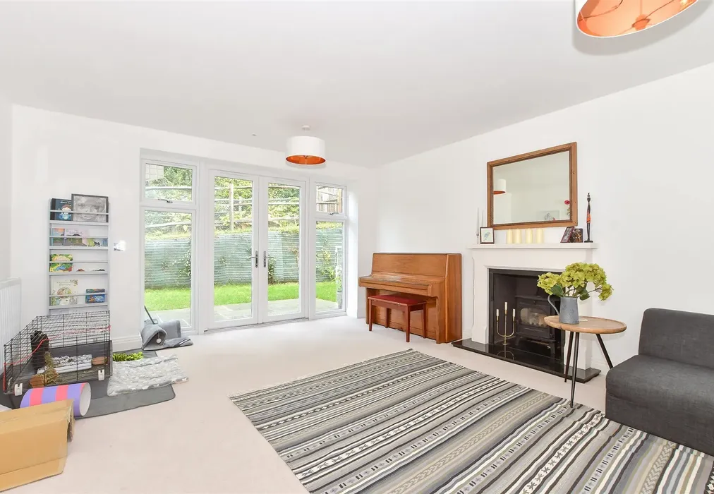 Lounge - Clockfield, Turners Hill, West Sussex - Wards of Kent