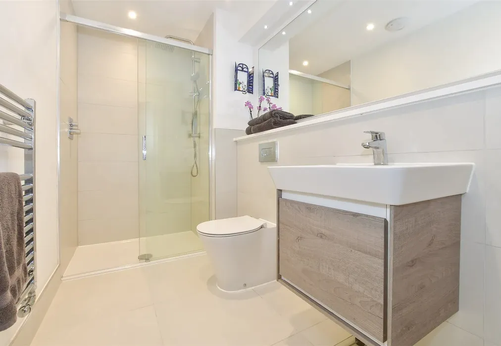 Shower Room - Clockfield, Turners Hill, West Sussex - Wards of Kent