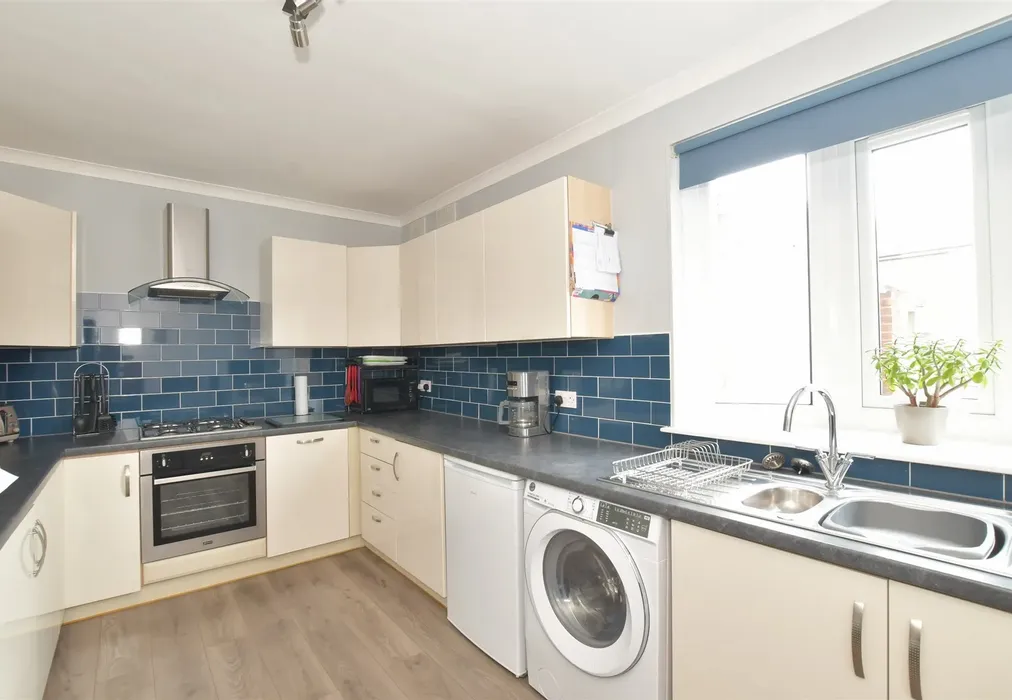 Kitchen - Powerscourt Road, Portsmouth, Hampshire - Wards of Kent