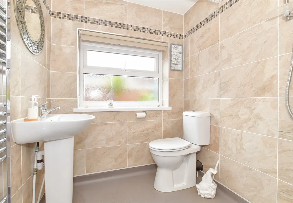 Wet Room - Powerscourt Road, Portsmouth, Hampshire - Wards of Kent