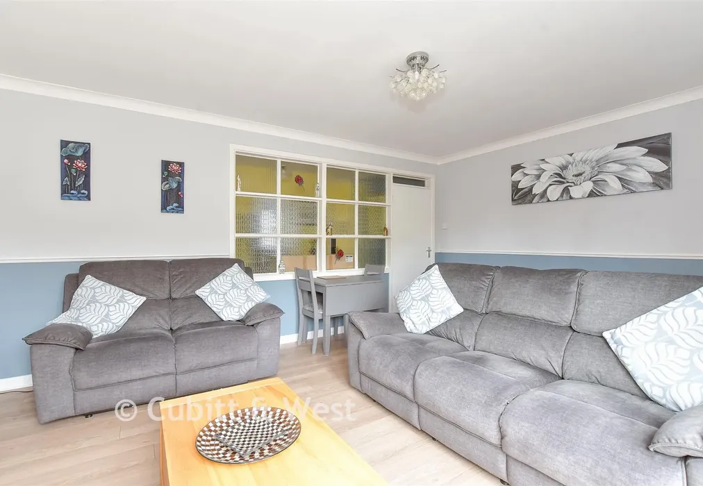 Lounge - Powerscourt Road, Portsmouth, Hampshire - Wards of Kent