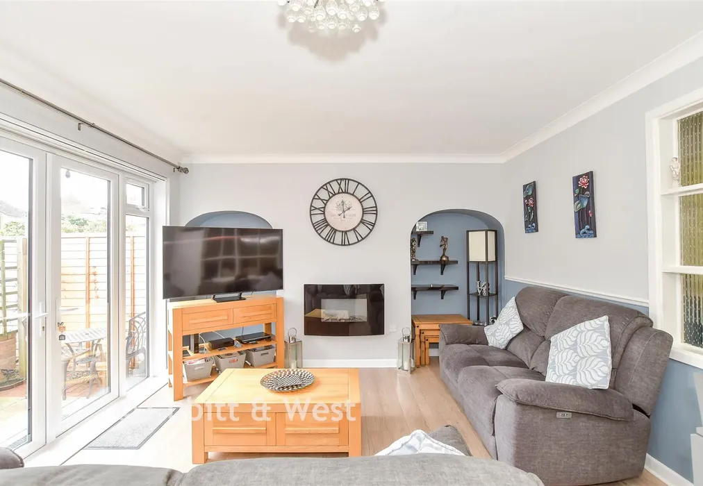 Lounge - Powerscourt Road, Portsmouth, Hampshire - Wards of Kent