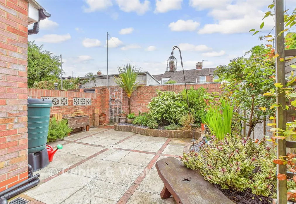 Rear Garden - Powerscourt Road, Portsmouth, Hampshire - Wards of Kent