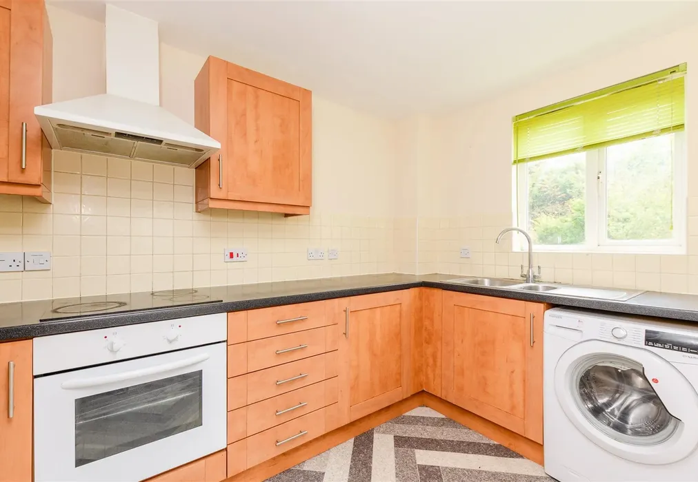 Kitchen - Waterside, Gravesend, Kent - Wards of Kent