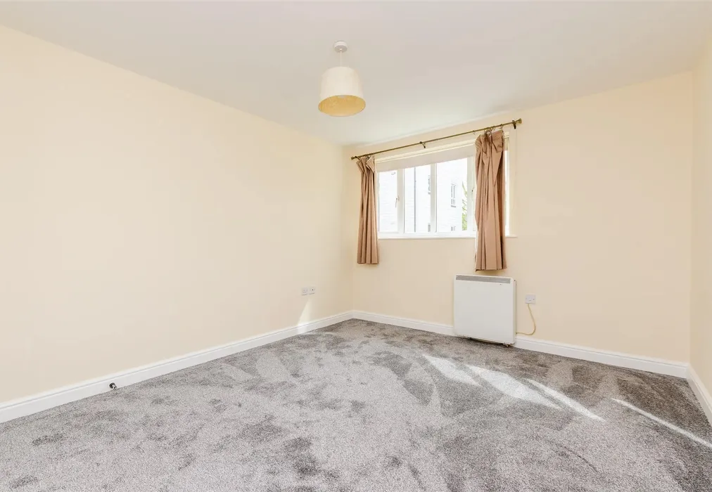 Bedroom 1 - Waterside, Gravesend, Kent - Wards of Kent