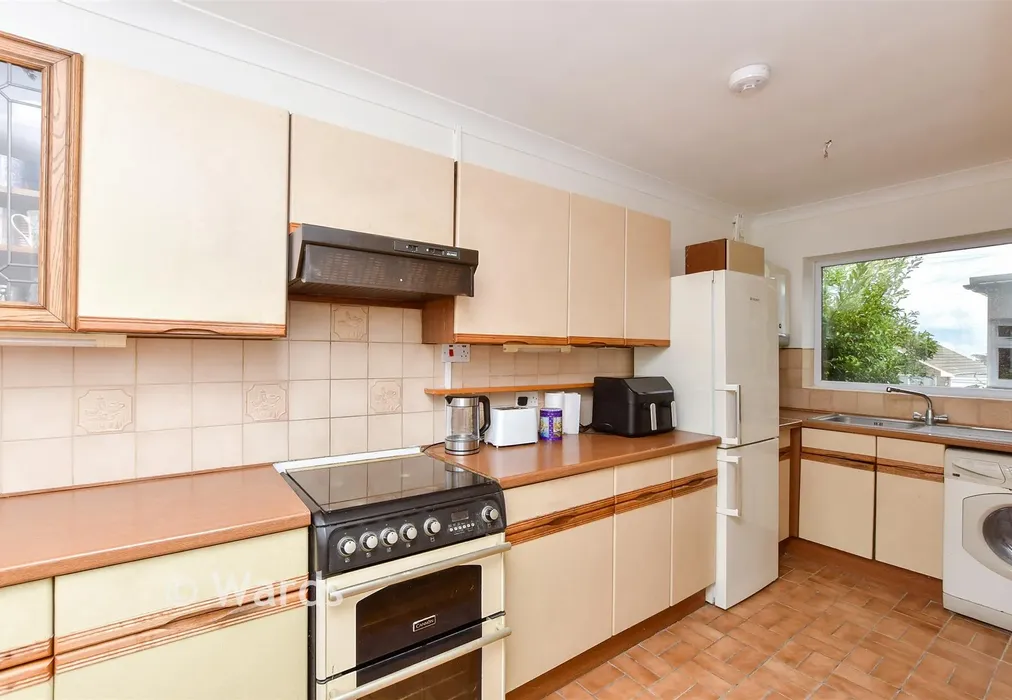 Kitchen - Queens Avenue, Broadstairs, Kent - Wards of Kent