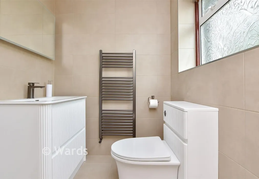 Shower Room - Queens Avenue, Broadstairs, Kent - Wards of Kent