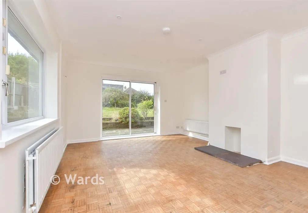 Lounge - Queens Avenue, Broadstairs, Kent - Wards of Kent