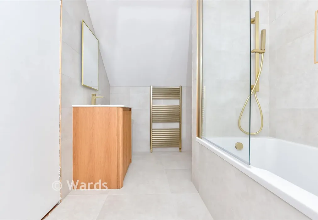 Bathroom - Queens Avenue, Broadstairs, Kent - Wards of Kent