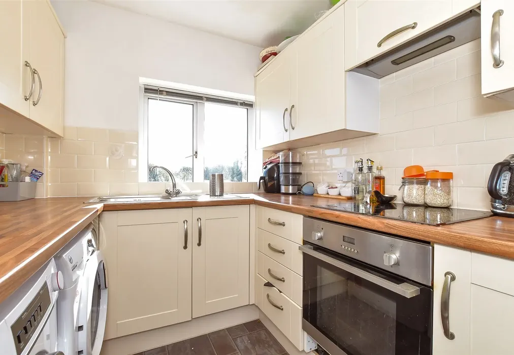 Kitchen - West View Drive, Yapton, Arundel, West Sussex - Wards of Kent