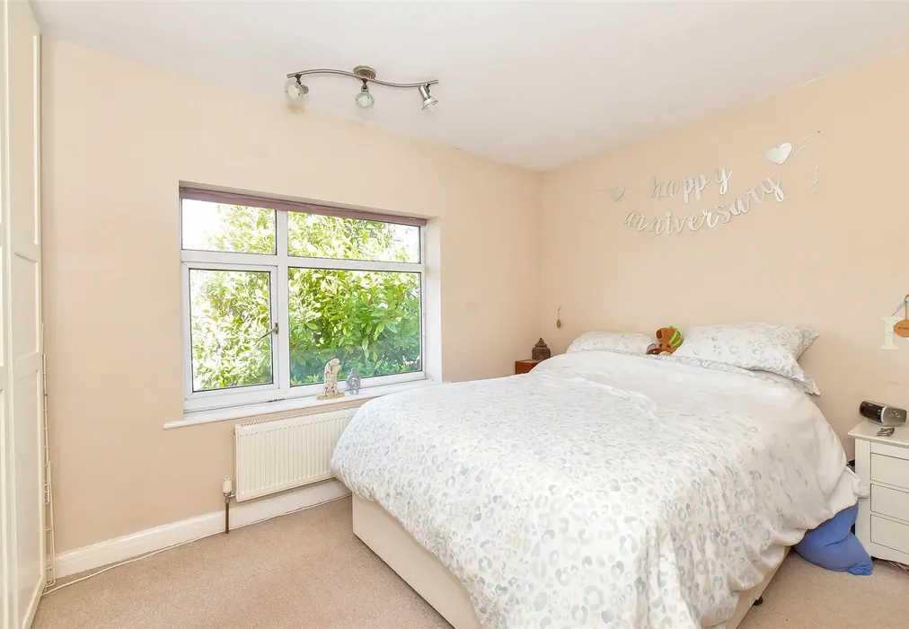 Bedroom 1 - West View Drive, Yapton, Arundel, West Sussex - Wards of Kent