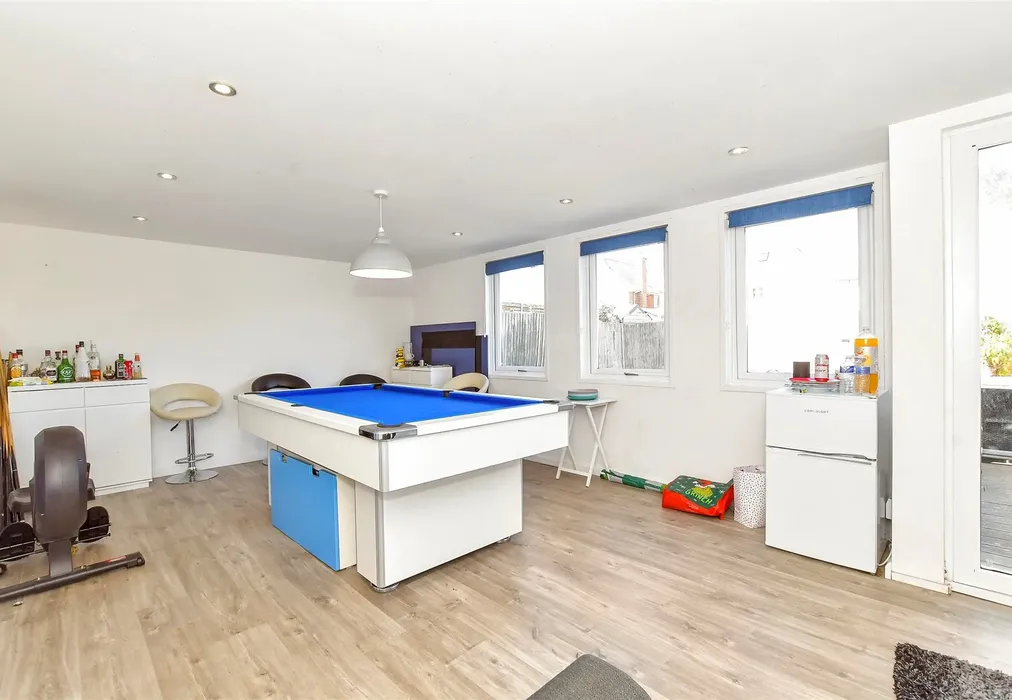 Workshop/Outbuildings - West View Drive, Yapton, Arundel, West Sussex - Wards of Kent