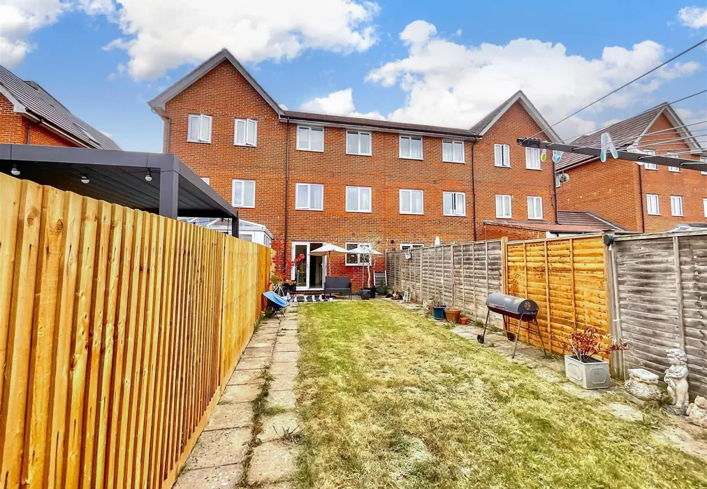 Rear Garden - Grayrigg Road, Crawley, West Sussex - Wards of Kent