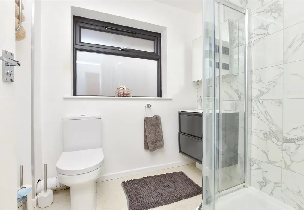 Shower Room - Freemans Close, Seasalter, Whitstable, Kent - Wards of Kent