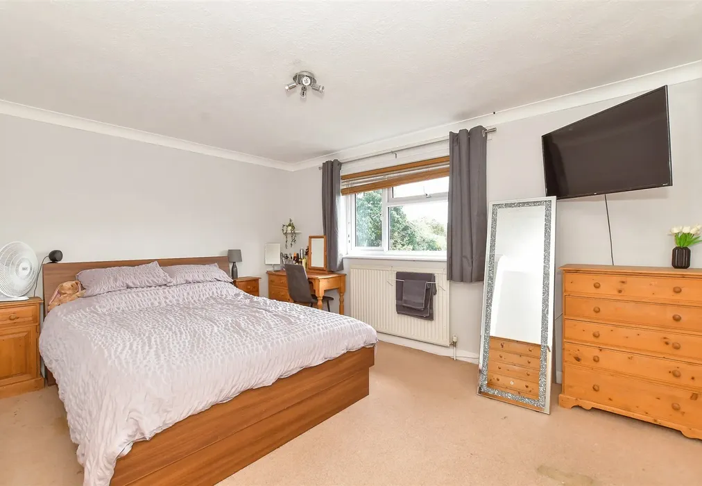 Bedroom 1 - Marden Avenue, Chichester, West Sussex - Wards of Kent